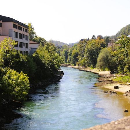 Business I Family Apartment I 1-4 Personen - Aare Blick, Nahe Altstadt I Beamer - 99" Leinwand I Terrassen Lounge Und Parkplatz Brugg  Εξωτερικό φωτογραφία
