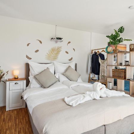Business I Family Apartment I 1-4 Personen - Aare Blick, Nahe Altstadt I Beamer - 99" Leinwand I Terrassen Lounge Und Parkplatz Brugg  Εξωτερικό φωτογραφία