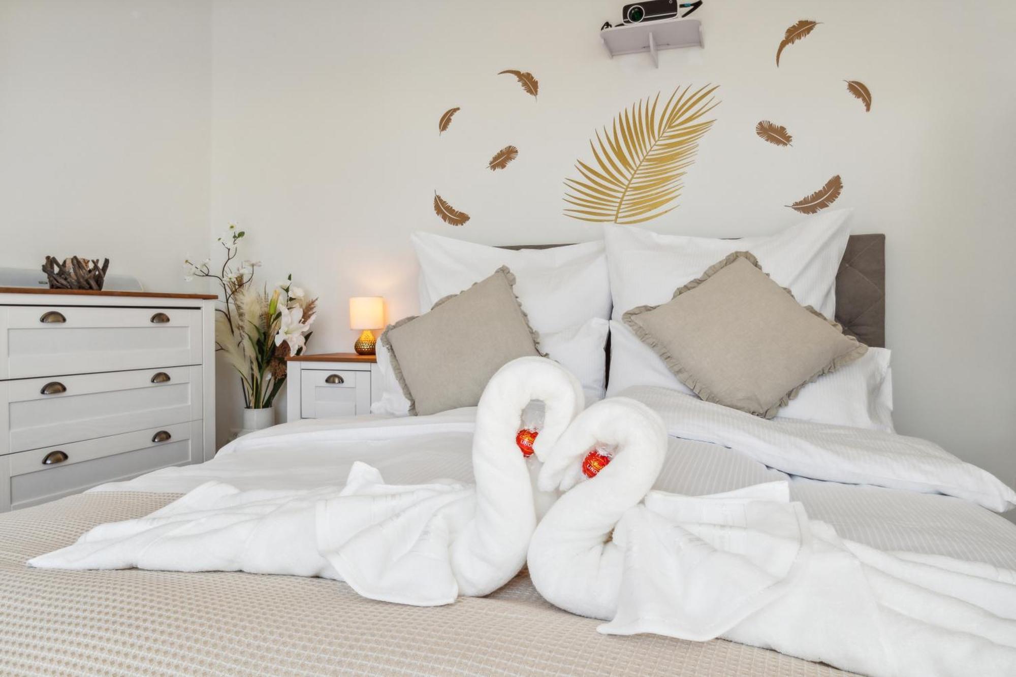 Business I Family Apartment I 1-4 Personen - Aare Blick, Nahe Altstadt I Beamer - 99" Leinwand I Terrassen Lounge Und Parkplatz Brugg  Εξωτερικό φωτογραφία